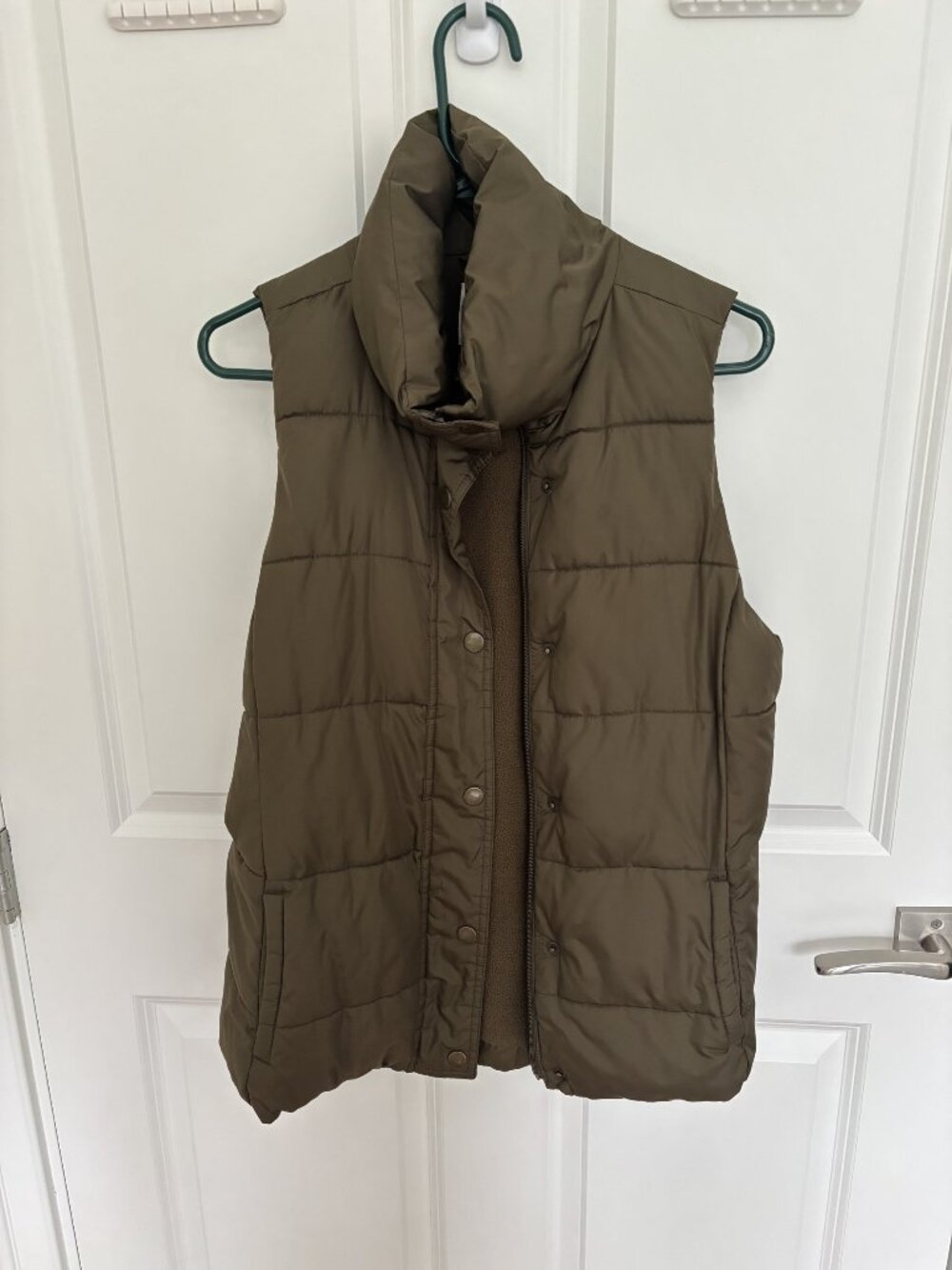 Old Navy Olive Green Quilted Puffer Vest, Size M Tall
